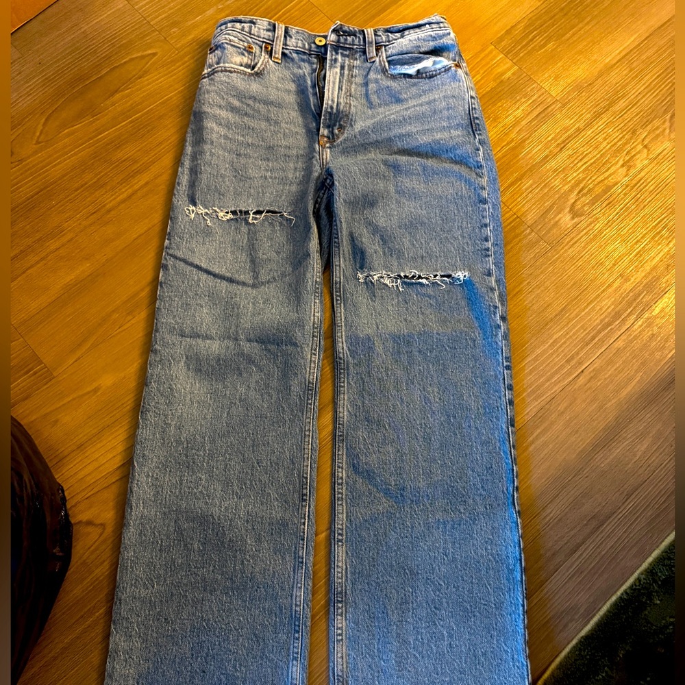 Abercrombie 90’s relaxed Jean High rise size 26 R (2R)